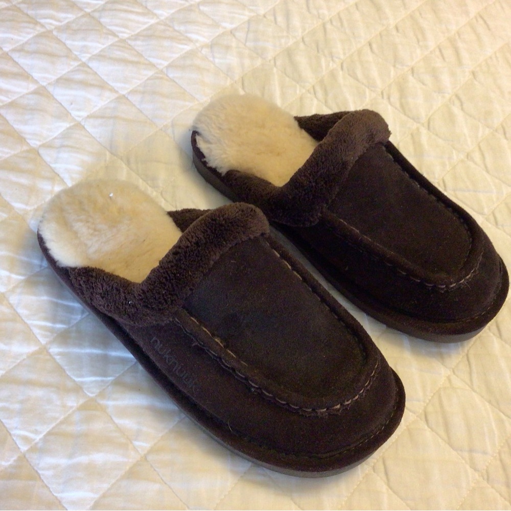 nuknuuk brown Suede men’s slippers size 8